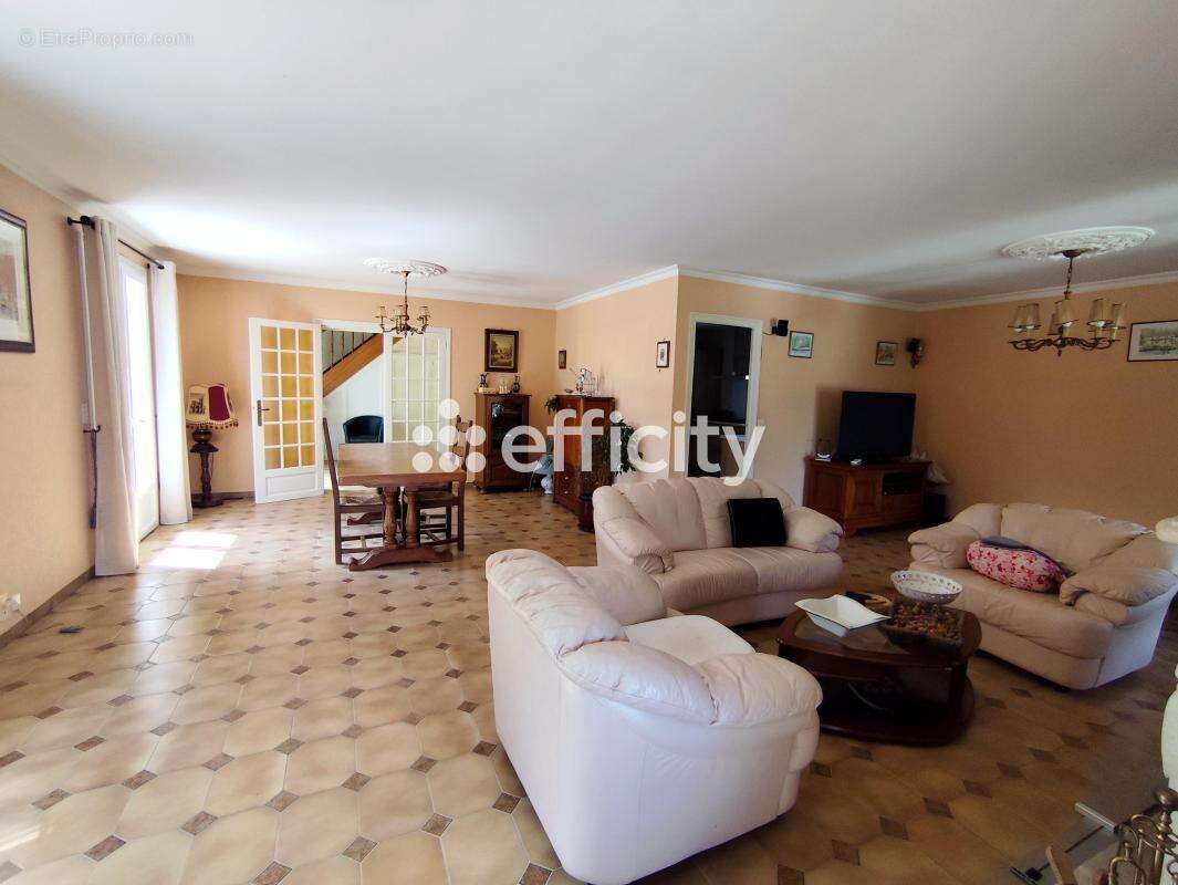 Maison 173 m² à La Vergne  - photo 9