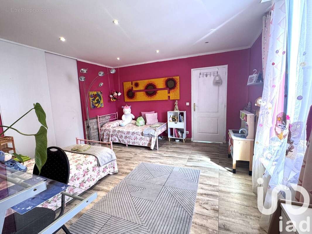 Maison 181 m² à Lamarque-Pontacq  - photo 8