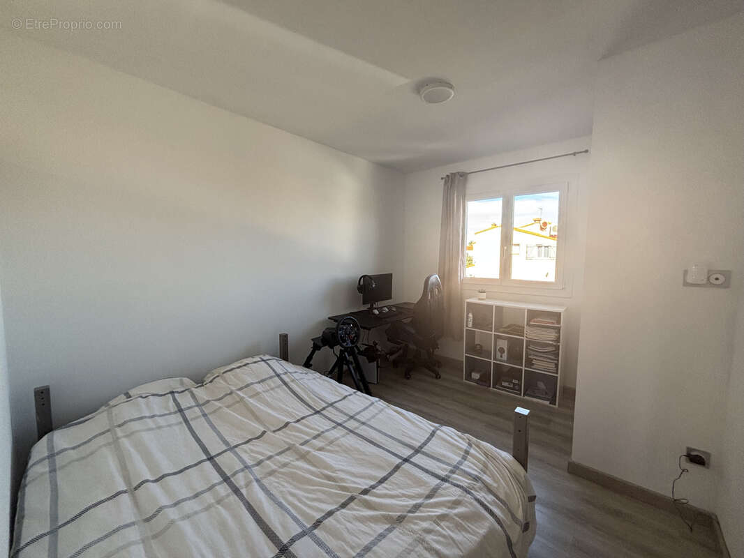 Maison à SAINT-LAURENT-DE-LA-SALANQUE