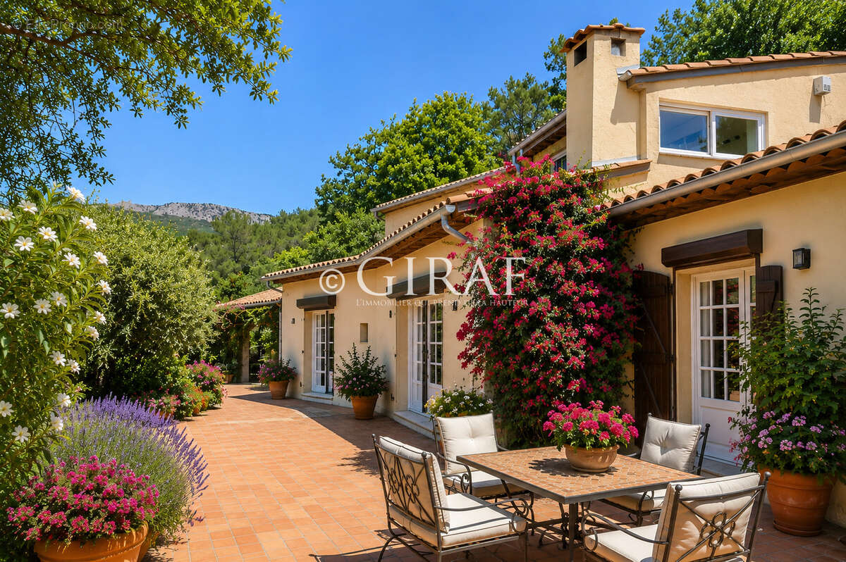 Maison à TOURRETTES-SUR-LOUP