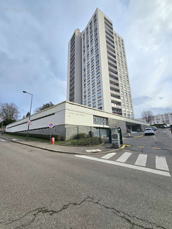 Parking à SAINT-ETIENNE