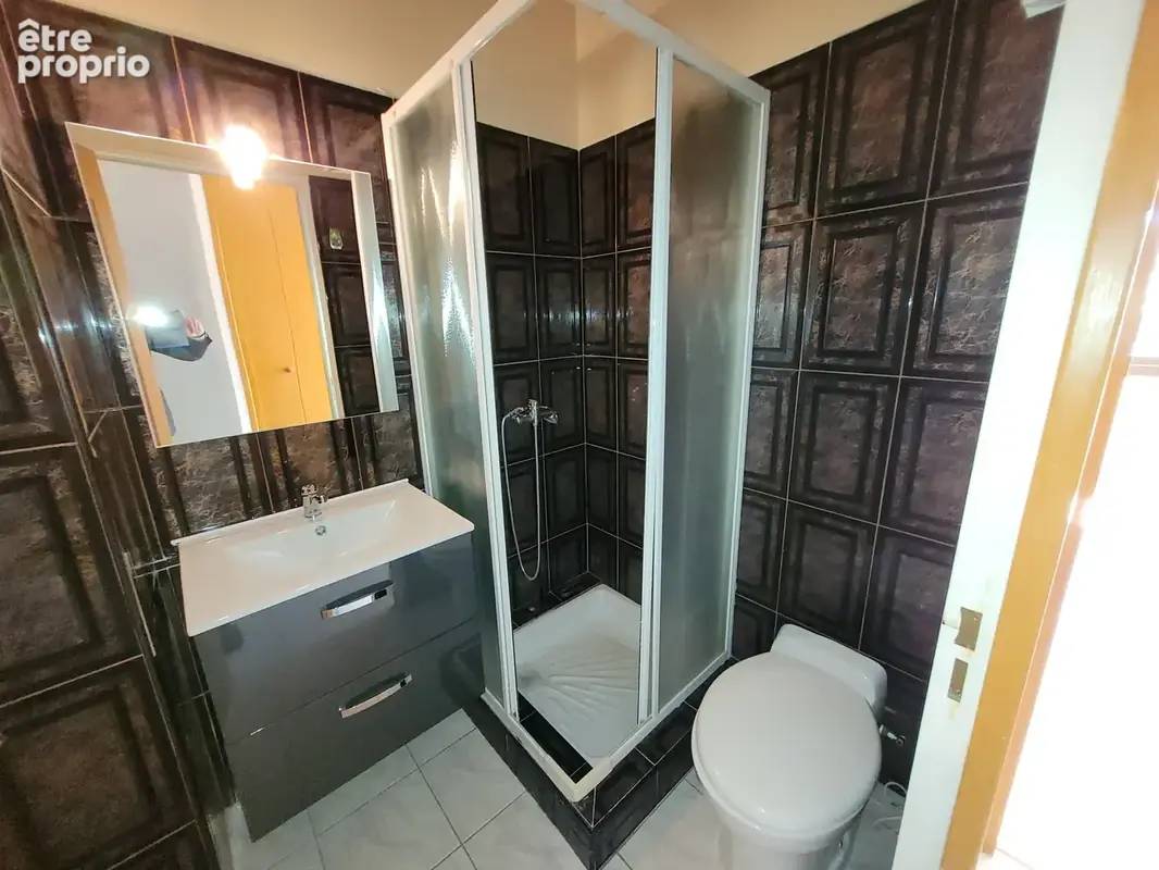 Fleury d'Aude Villa de type VI sur 3 niveaux, SH 145 m2 plus un garage de 15 m2 sur un terrain de 500 m2. - photo 17