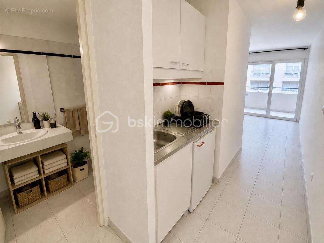 *** hôpitaux/facultes - studio - residence sécurisée - dernier étage - loué - investisseur *** - photo 3