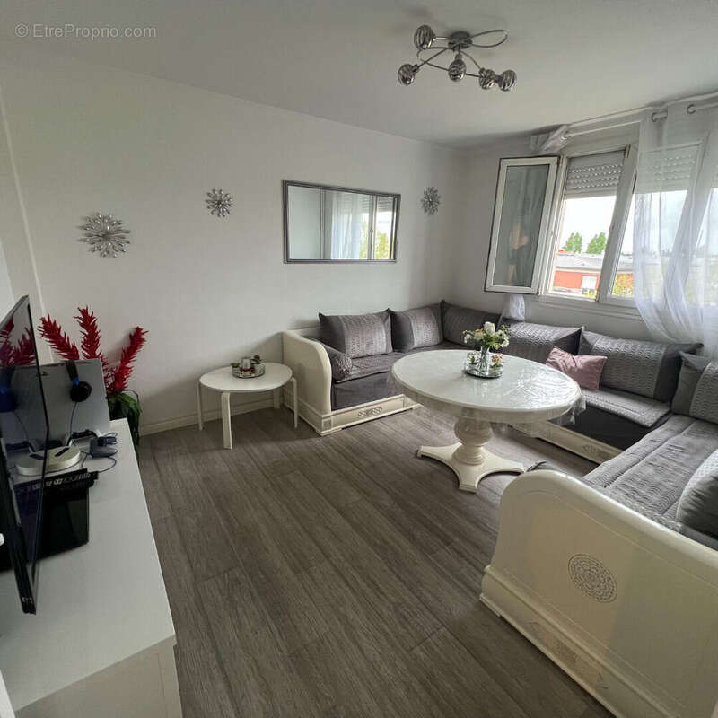 Appartement à LES PAVILLONS-SOUS-BOIS