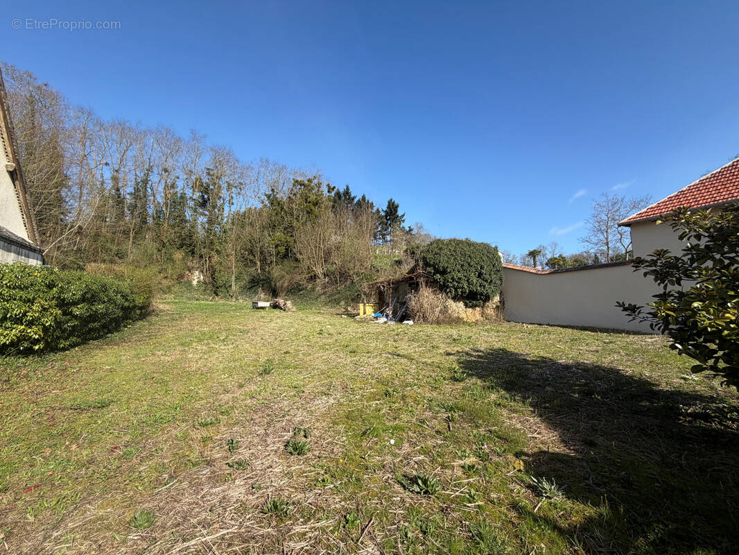 Terrain à LEVES