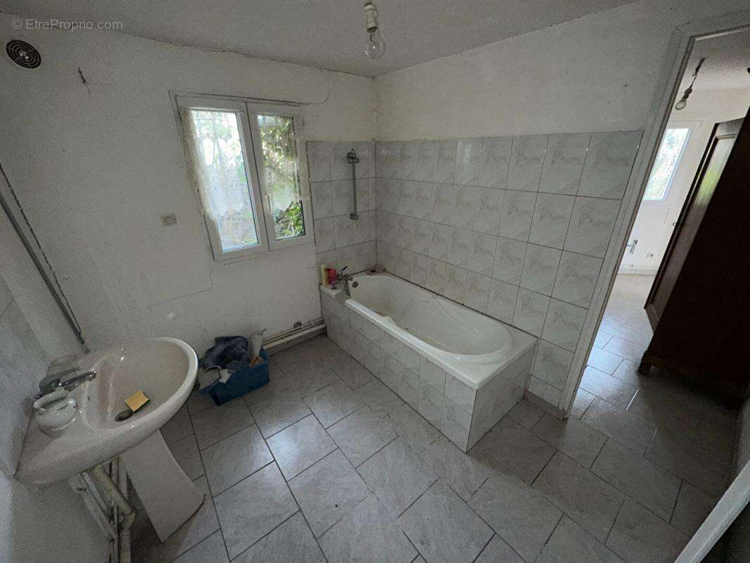 Maison à ETREAUPONT