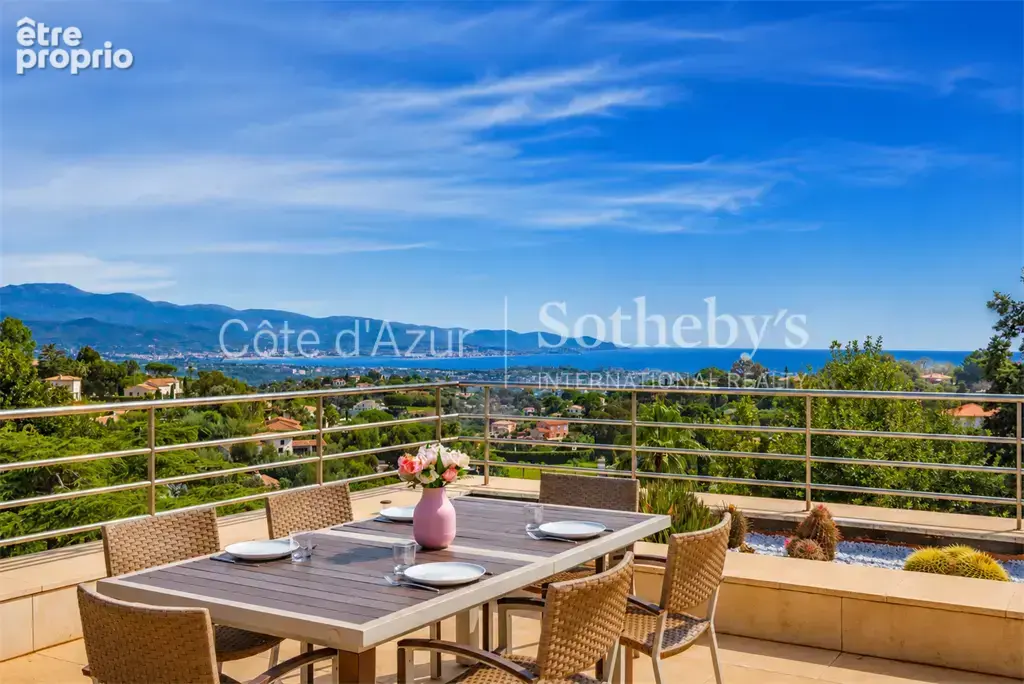 Villa contemporaine avec six suites, appartement indépendant et vue mer panoramique à Super Cannes - photo 2
