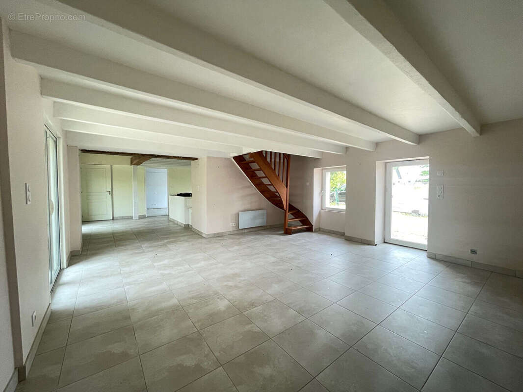 Maison à LA CHAPELLE-DES-MARAIS