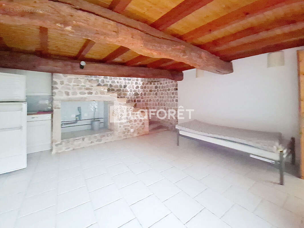 Maison à LA CHAPELLE-DE-GUINCHAY