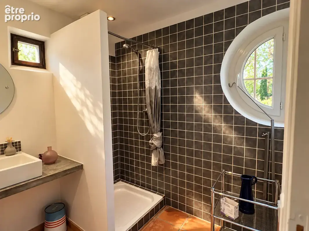 Grasse - Propriété de 251 m² avec piscine sur 1,2 hectare - photo 9