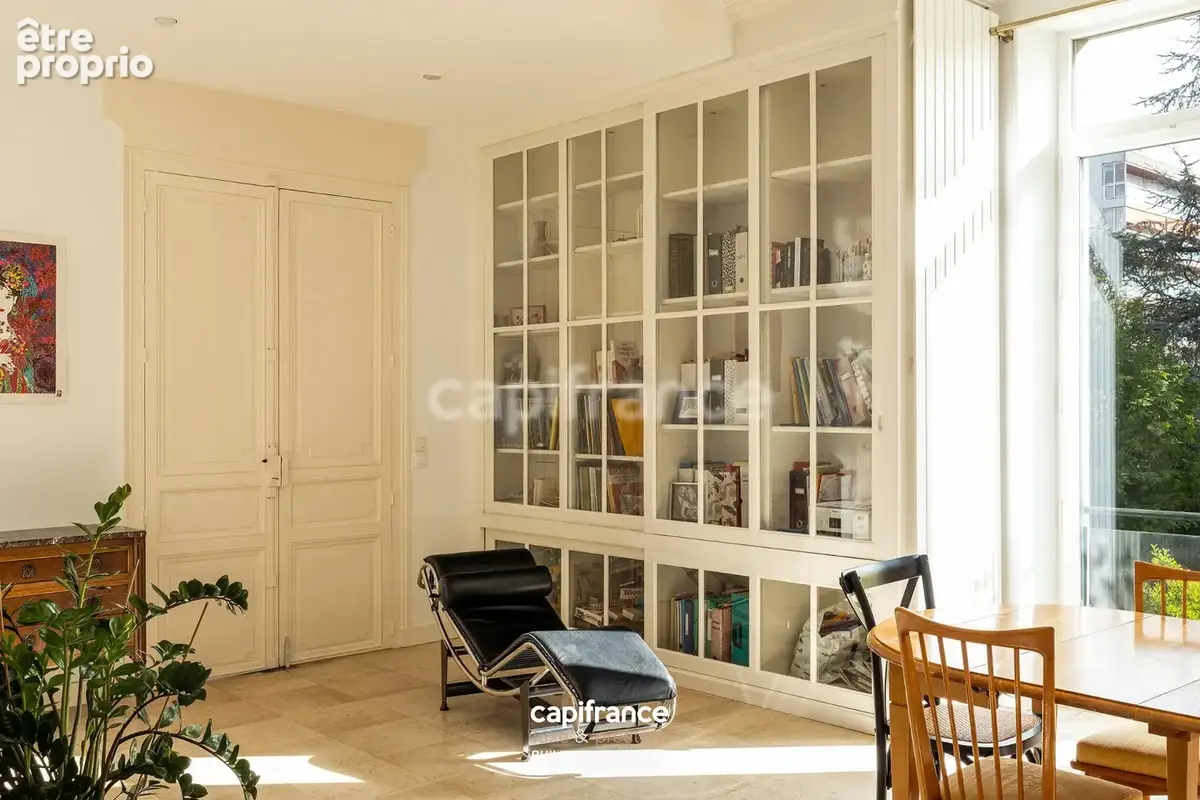 Appartement de style haussmannien d'exception avec grande pièce à vivre de plus de 70m2 - photo 3