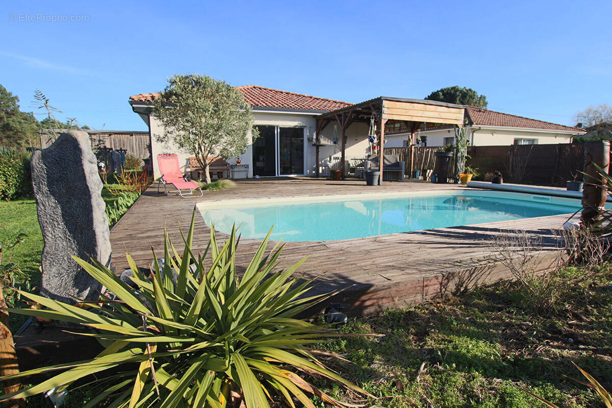 Maison à SALLES