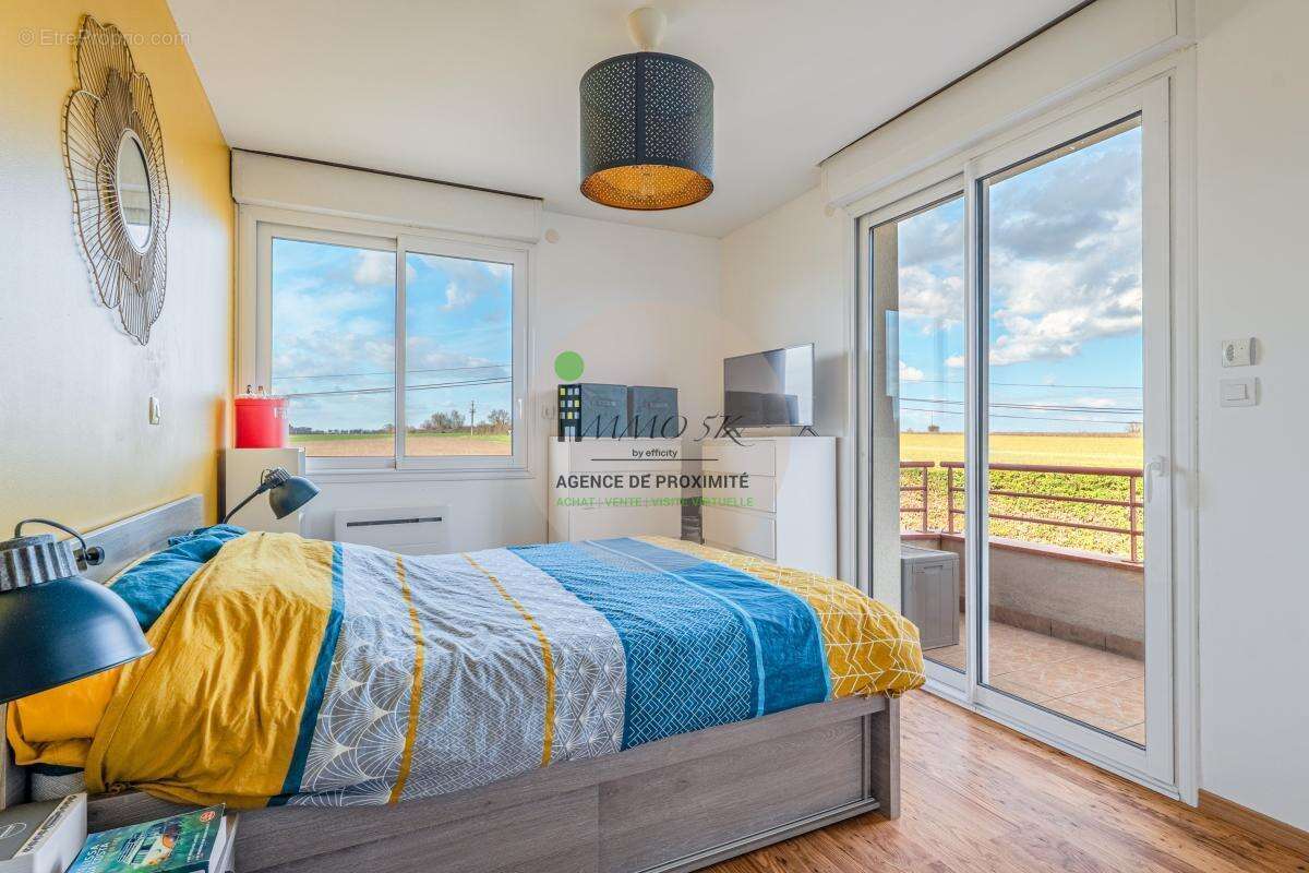 Appartement à NEYRON