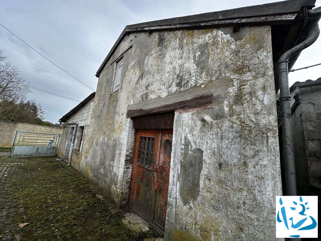 Maison à SAINT-JULIEN-DU-SAULT