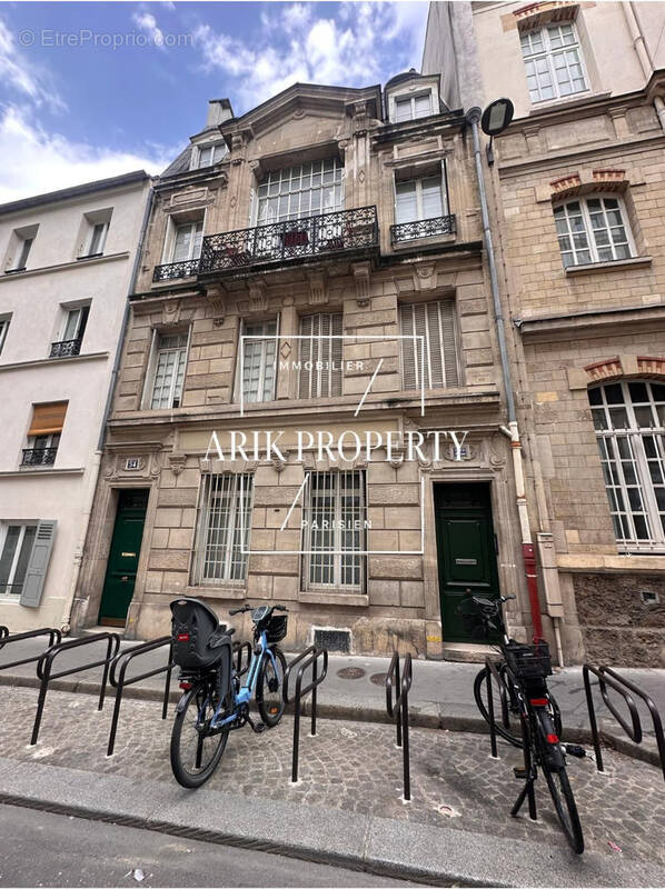 Appartement à PARIS-17E
