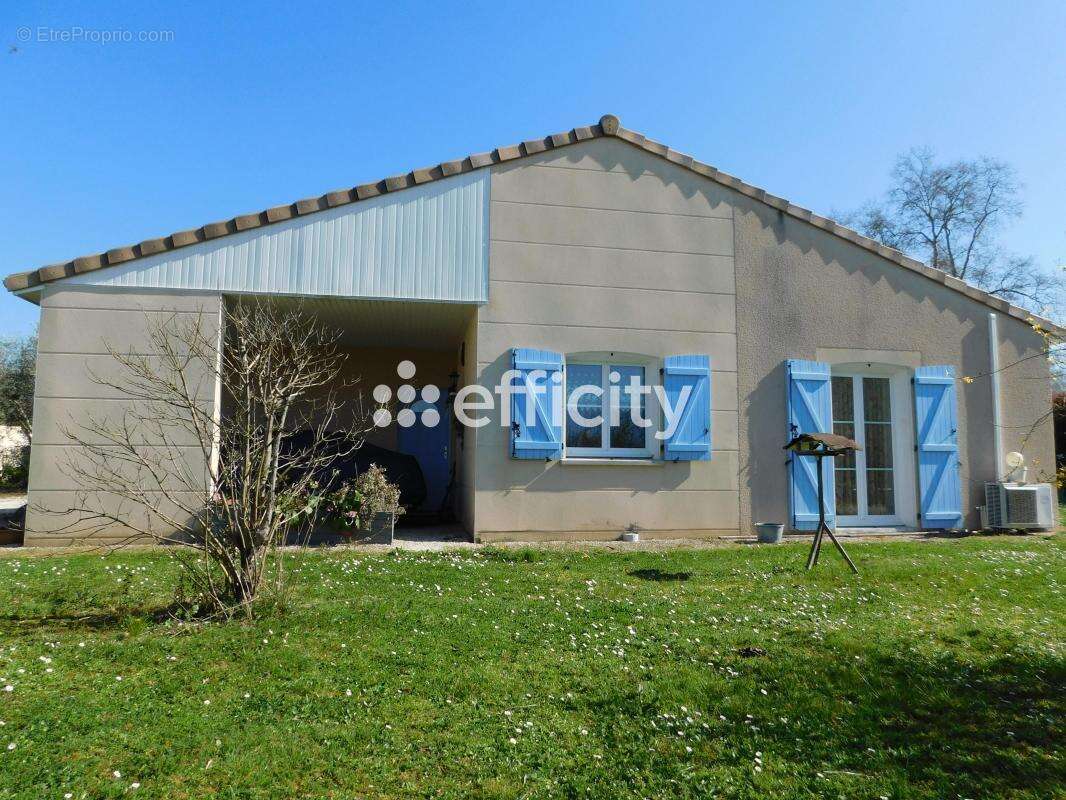 Maison à NEGREPELISSE