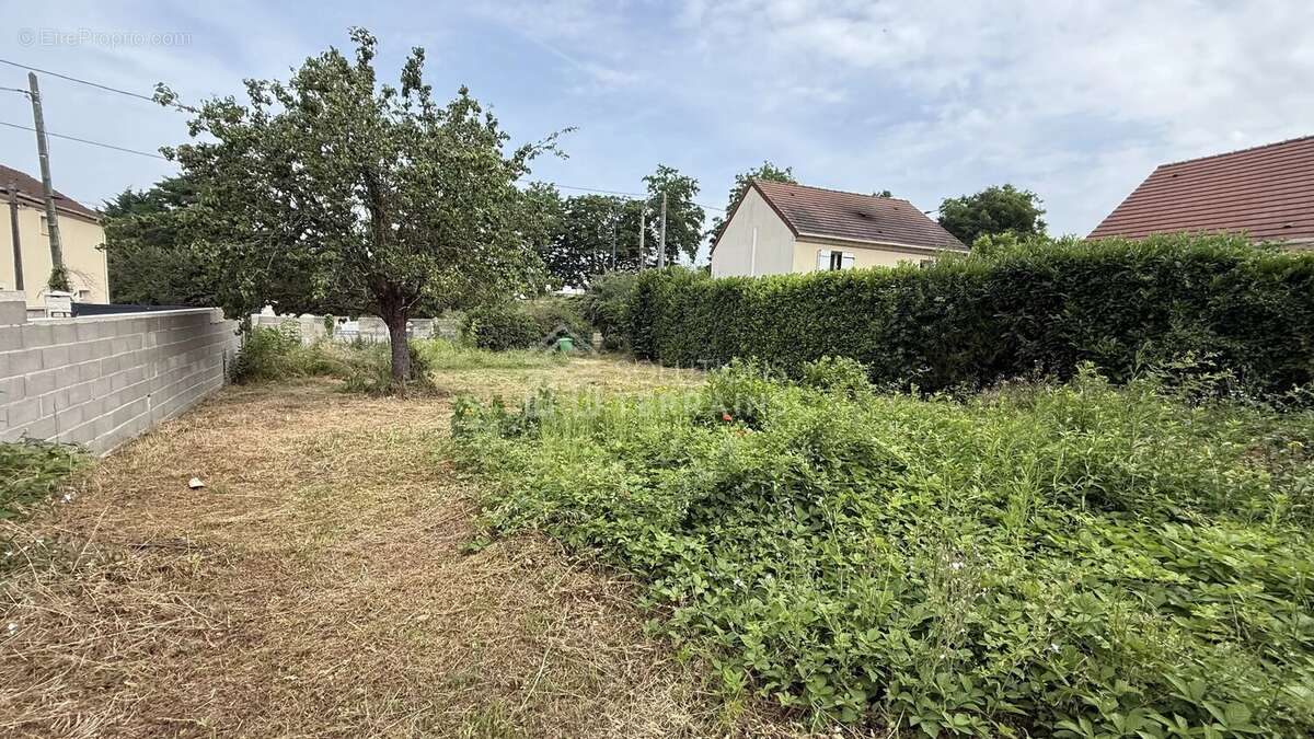 Terrain à SAINT-OUEN-L'AUMONE