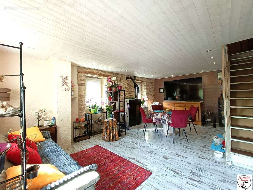 Maison à COLOMBIER-LE-VIEUX