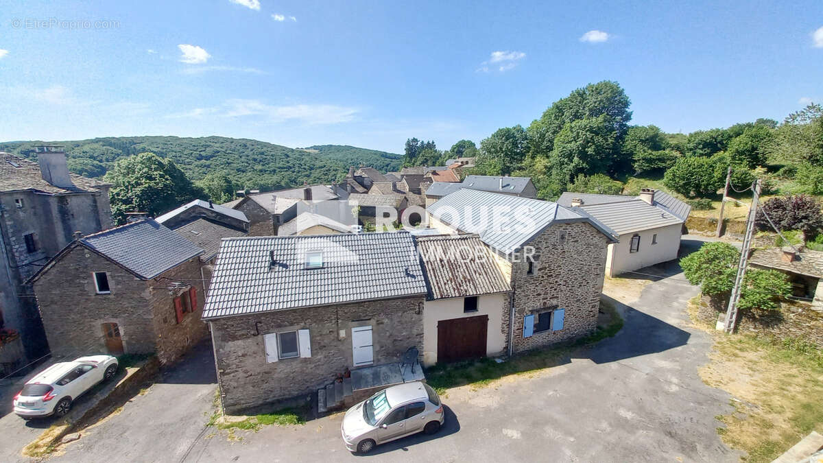 Maison à SALLES-CURAN