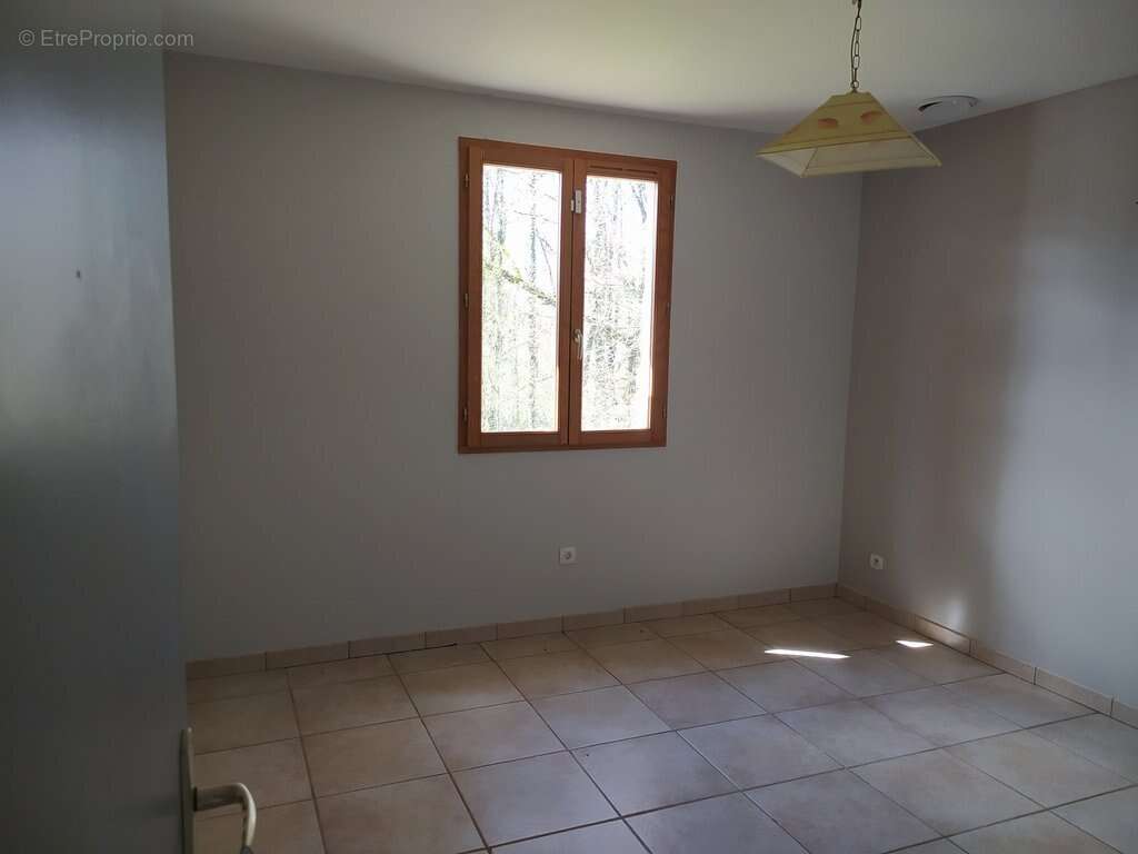 Maison récente avec piscine + dépendances - photo 15