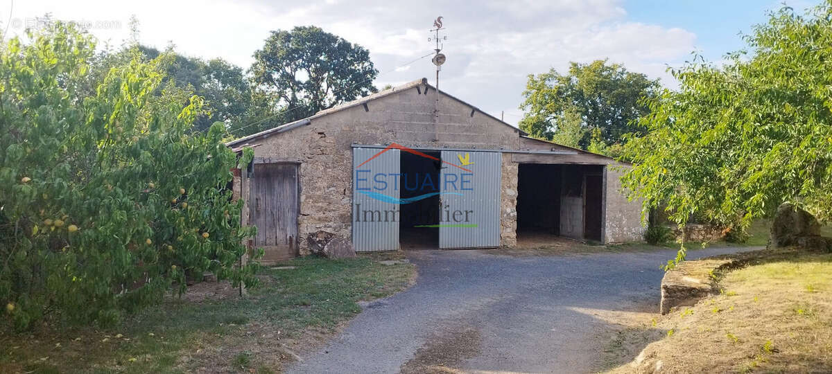 Maison à SAINT-ETIENNE-DE-MONTLUC