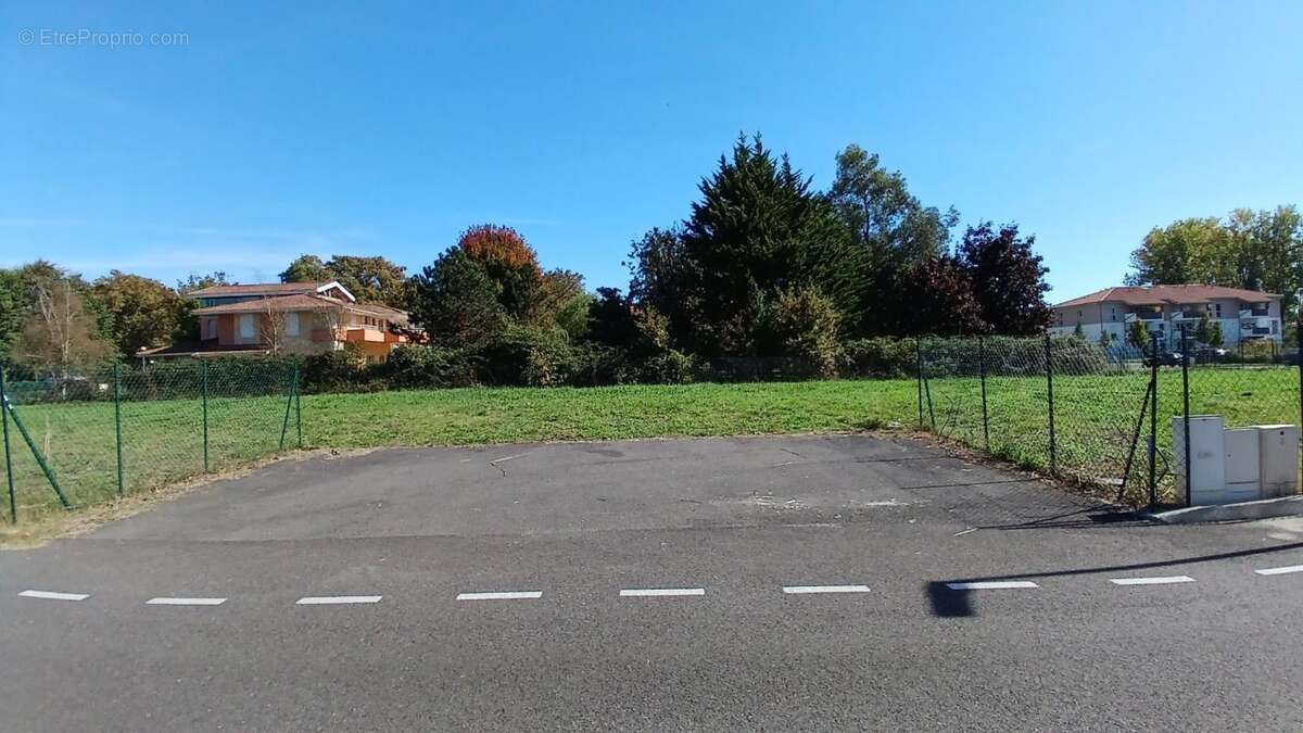 Terrain à DAX