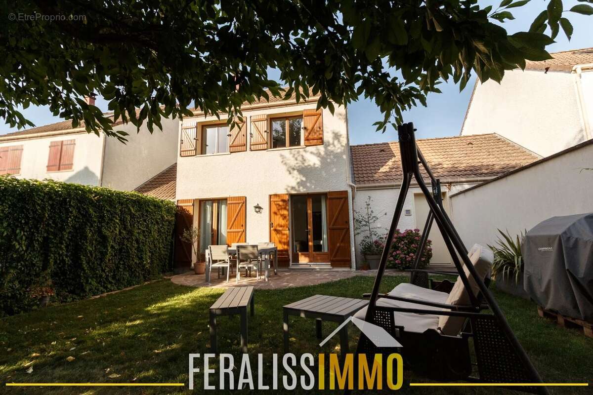 Maison à JOUY-LE-MOUTIER
