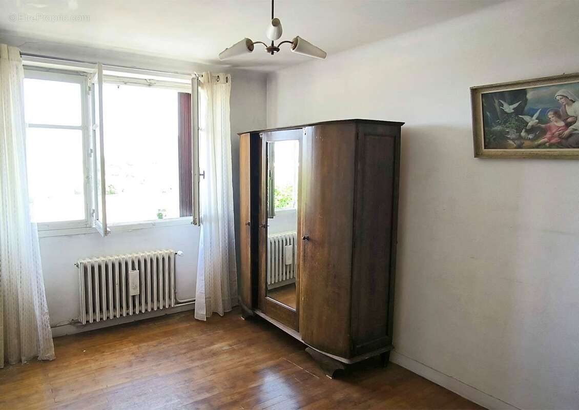 La Varenne  Maison de 131m² habitable sur 1328m² de terrain - photo 5