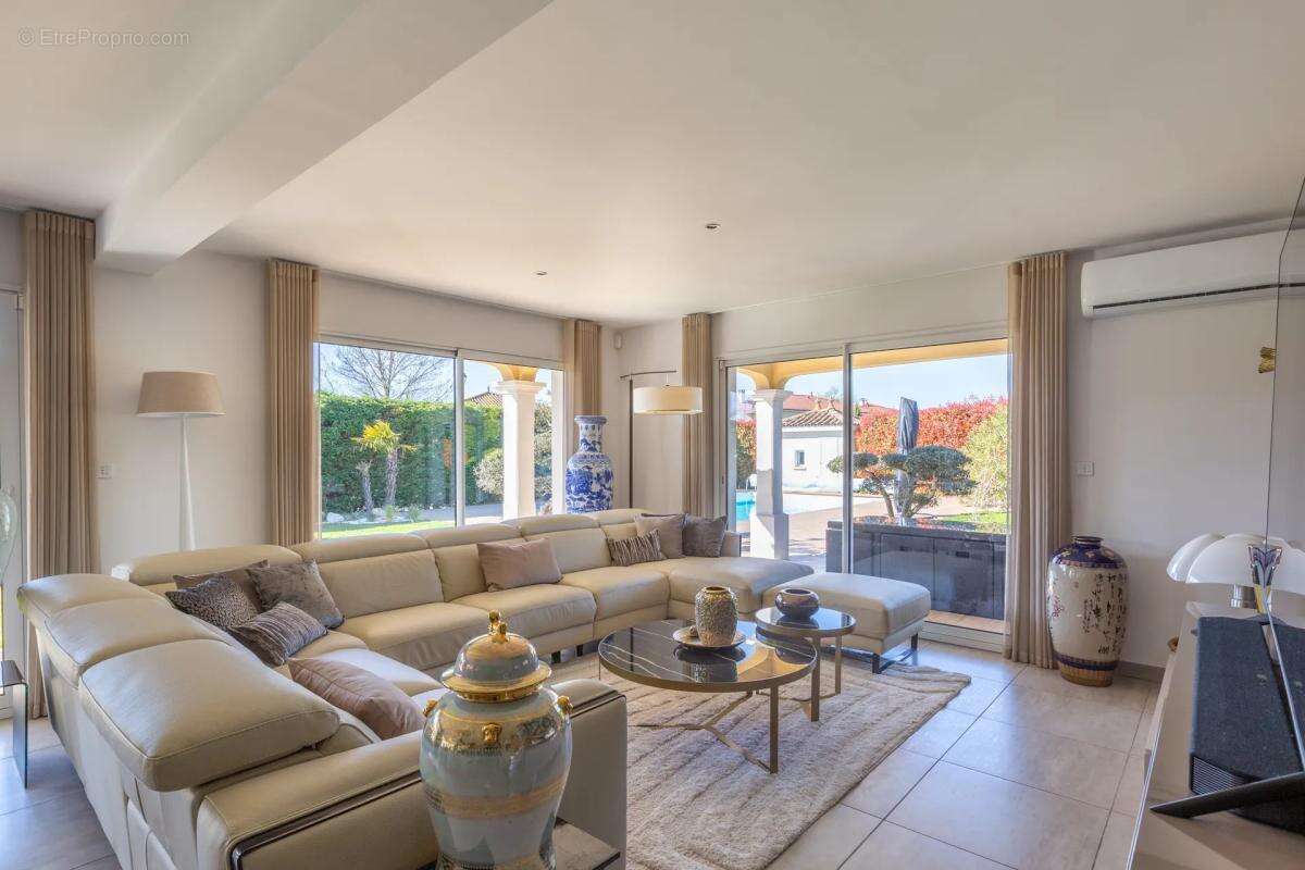 Maison à SAINT-BONNET-DE-MURE