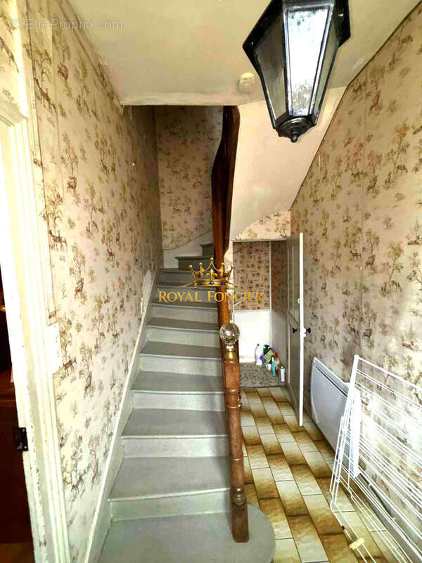 Maison à LA CELLE-SAINT-AVANT