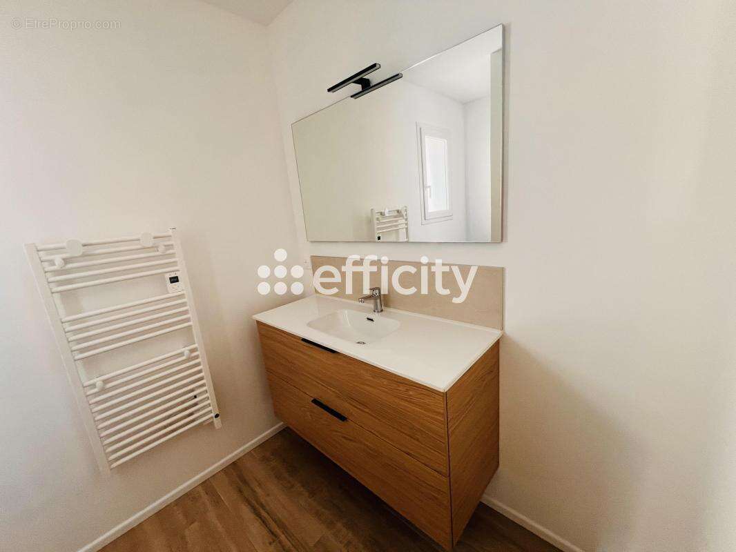 Maison à NIEUL-LE-DOLENT