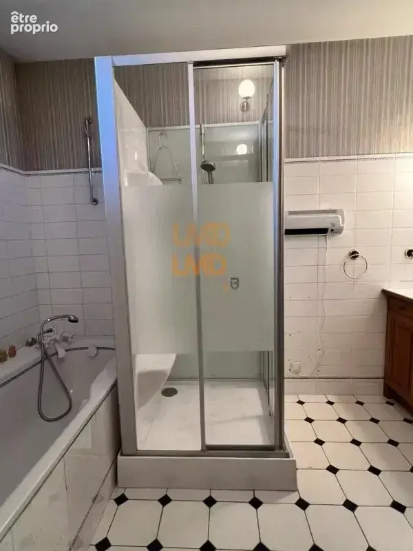 Spacieuse maison familiale de 6 pièces avec piscine et terrain a - photo 17