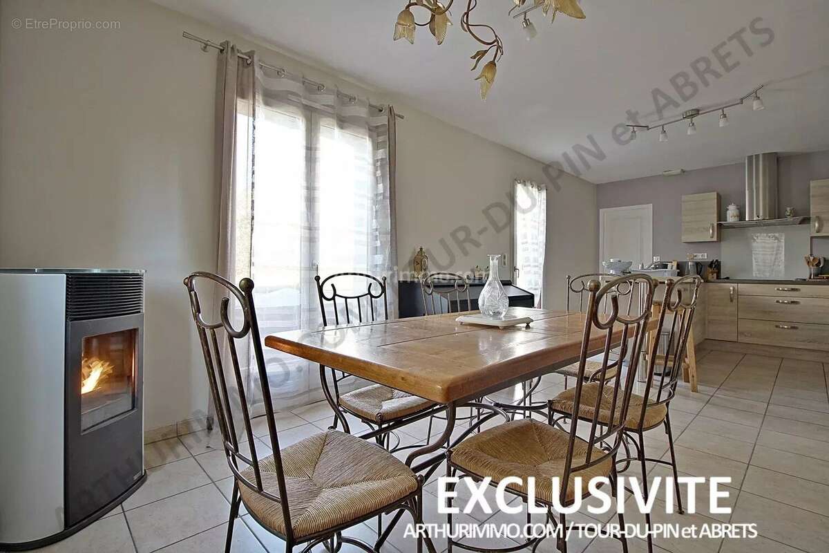 Maison à LA TOUR-DU-PIN