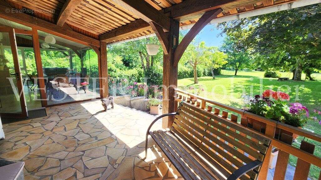Superbe maison périgourdine en parfait état avec 4 chambres + sous-sol ,sur un parc arboré de 3000m2 - photo 3