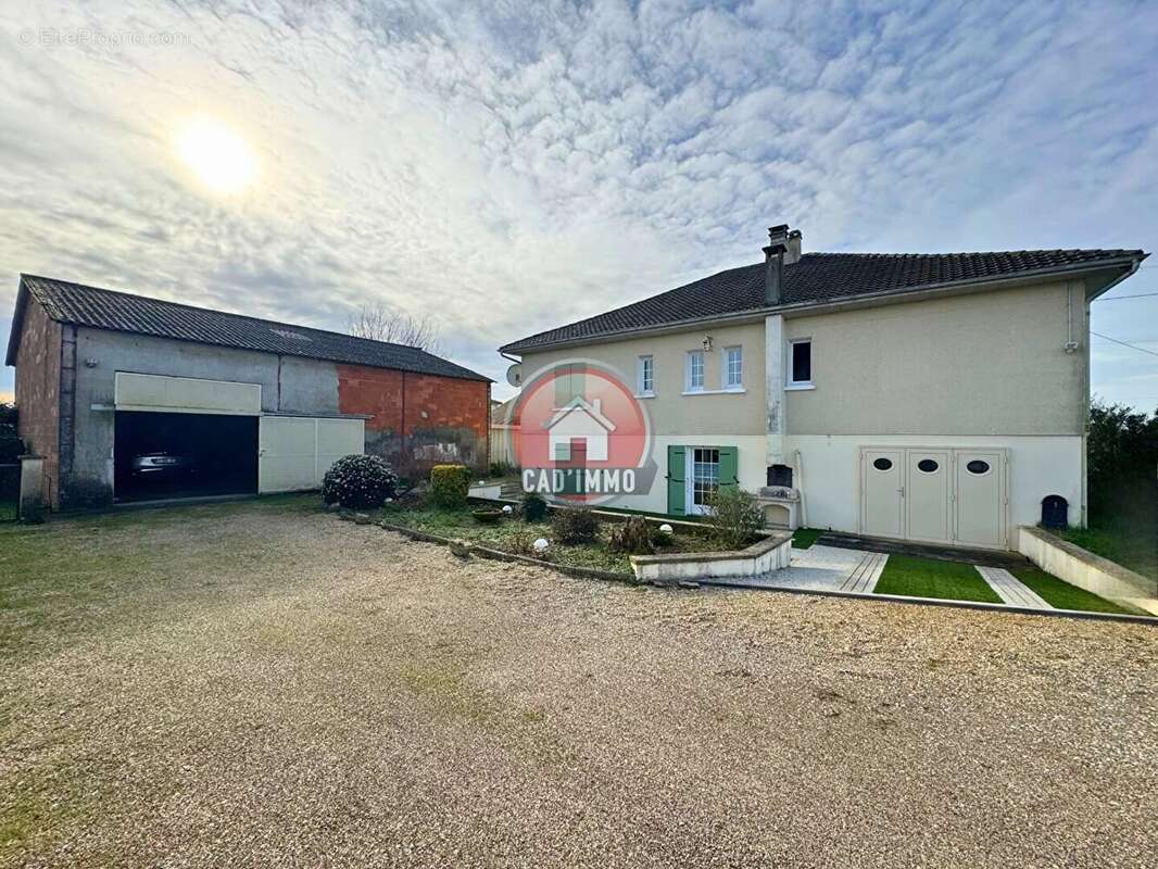 Maison à SAINT-PIERRE-D'EYRAUD