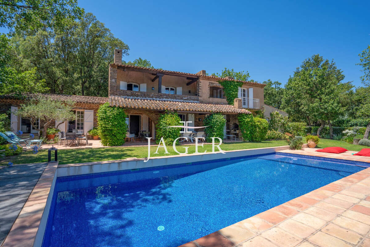Maison 250 m² à Grimaud  - photo 2