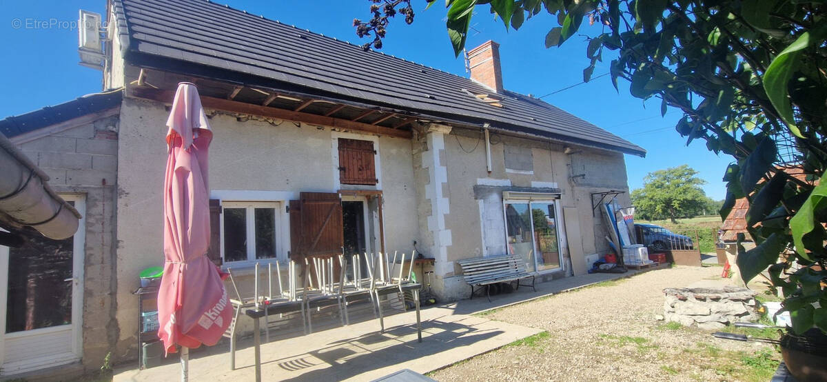 Maison à VICQ-EXEMPLET