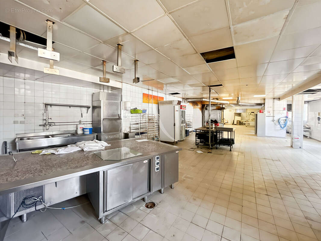 Local commercial Les Mureaux 298 m² - photo 2