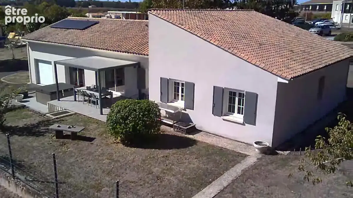 Belle contemporaine avec 4 chambres et 2 garages sur un terrain arboré de 3065m2 - photo 2