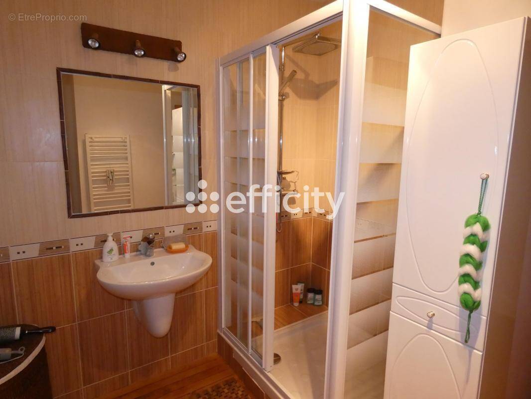 Maison à BELLENAVES