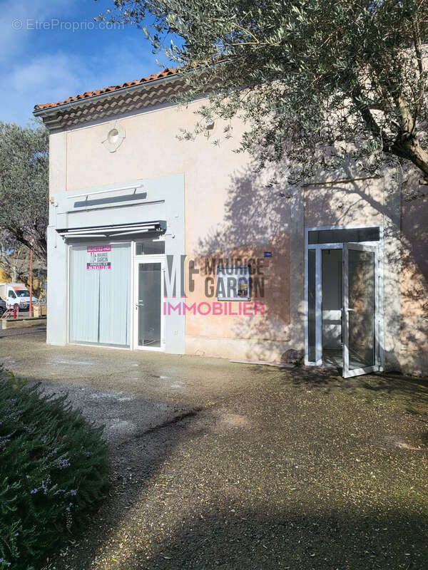 Commerce à JONQUIERES