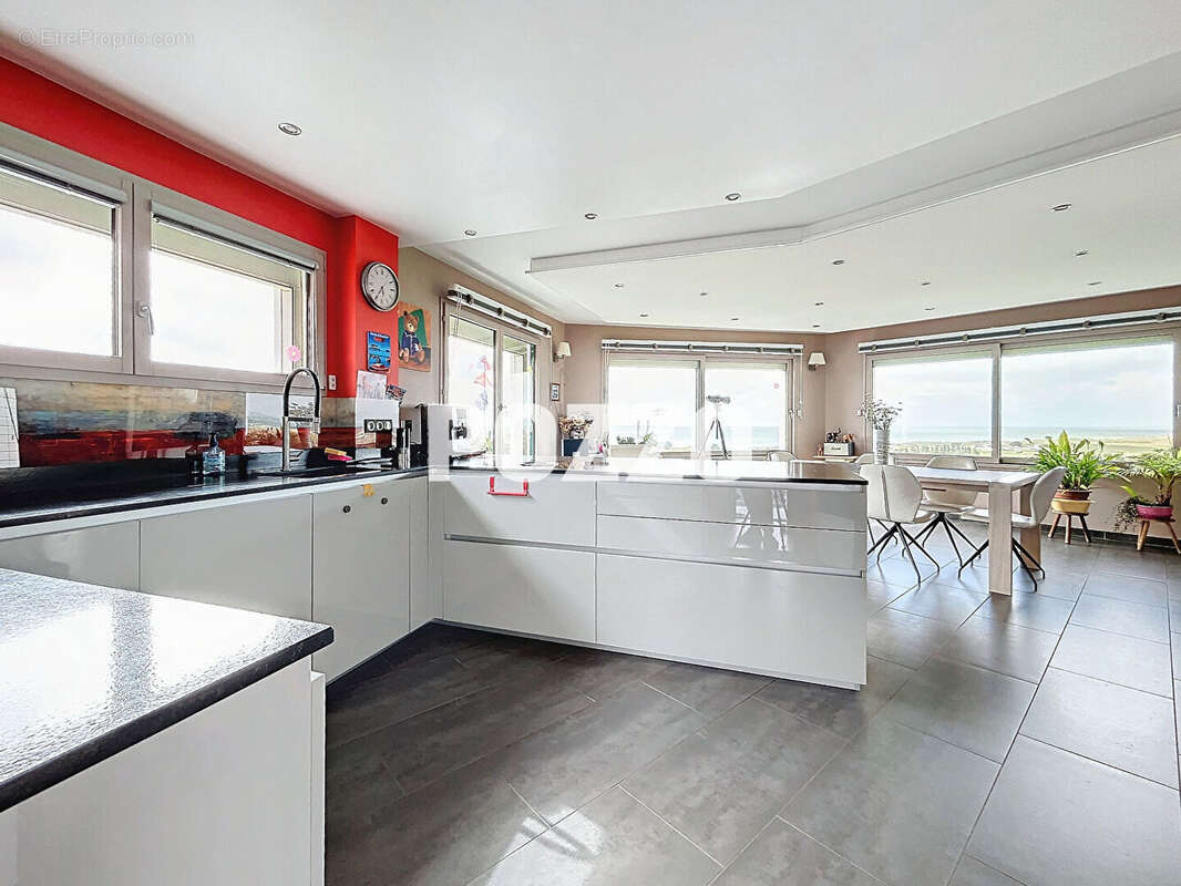 Maison à DONVILLE-LES-BAINS