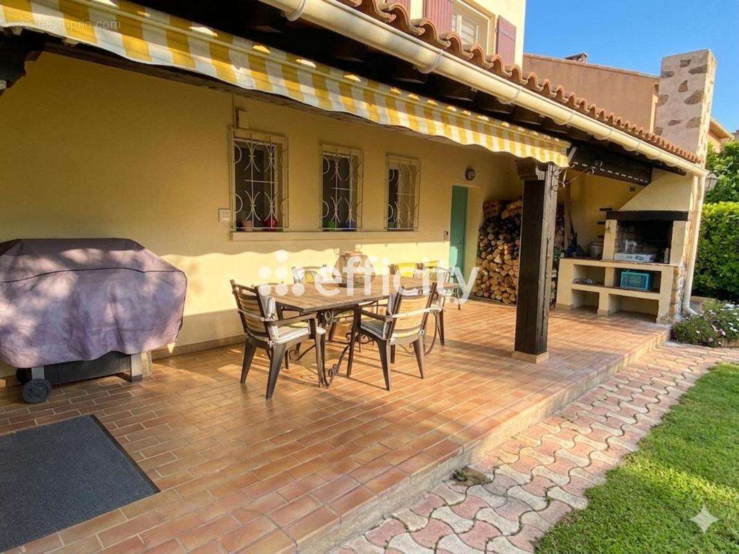 Maison 121 m² à Miramas  - photo 4