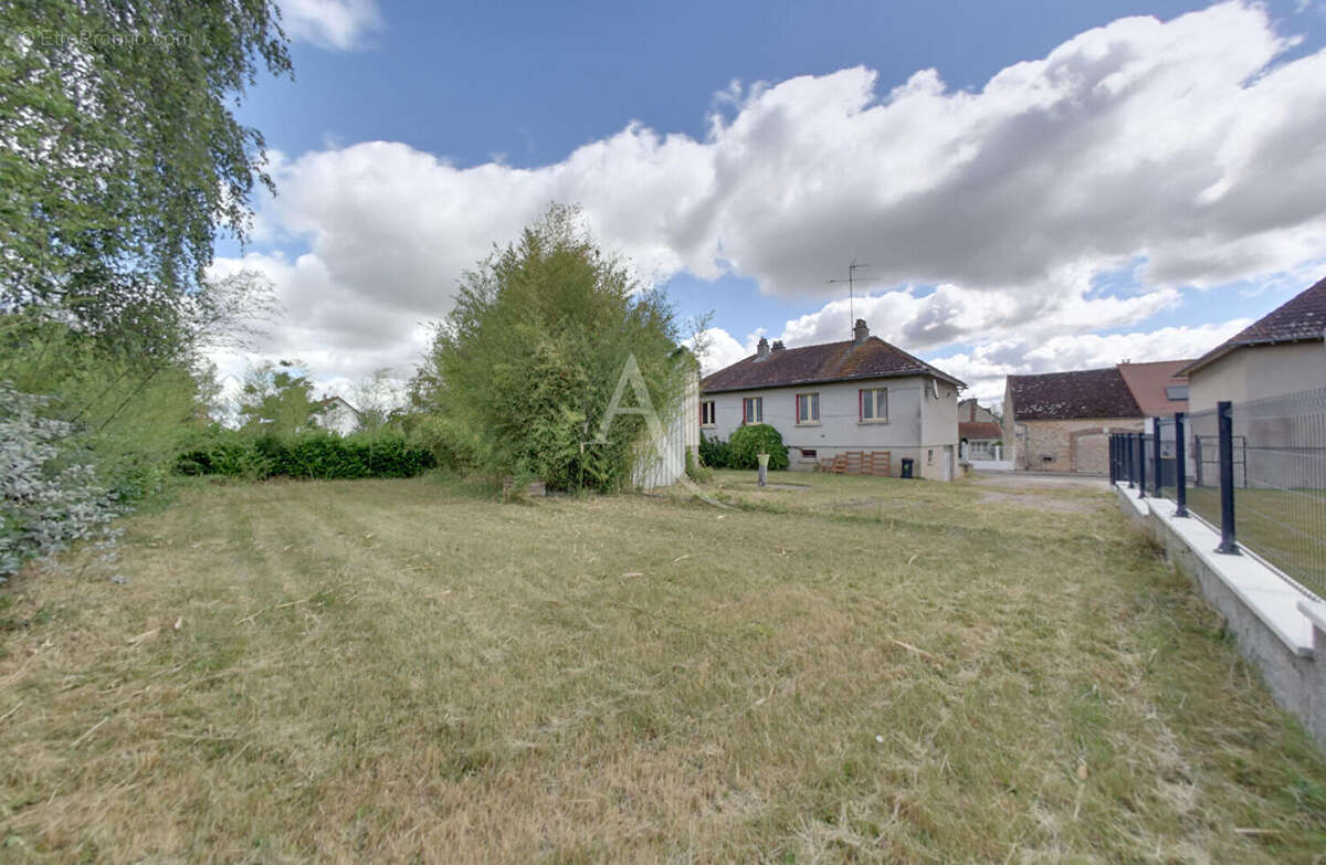 Maison familiale avec fort potentiel et grand jardin - photo 18