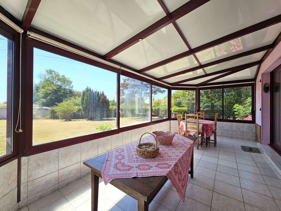 Maison - Jardin - Garage - photo 2