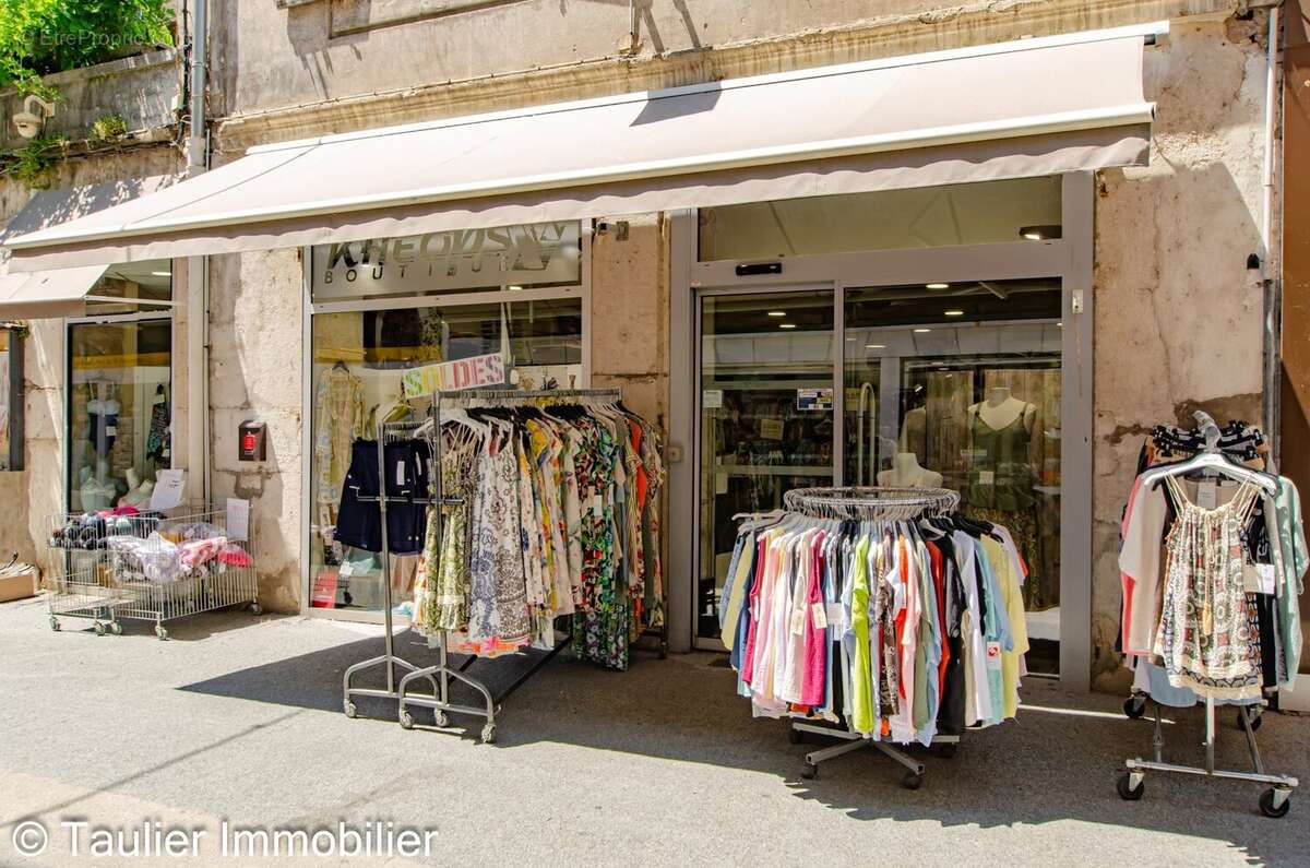 Fonds de commerce - Boutique Prêt-à-porter - Centre-ville - photo 2