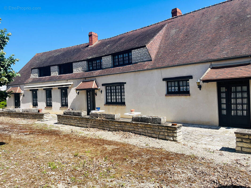 Maison à JOUX-LA-VILLE