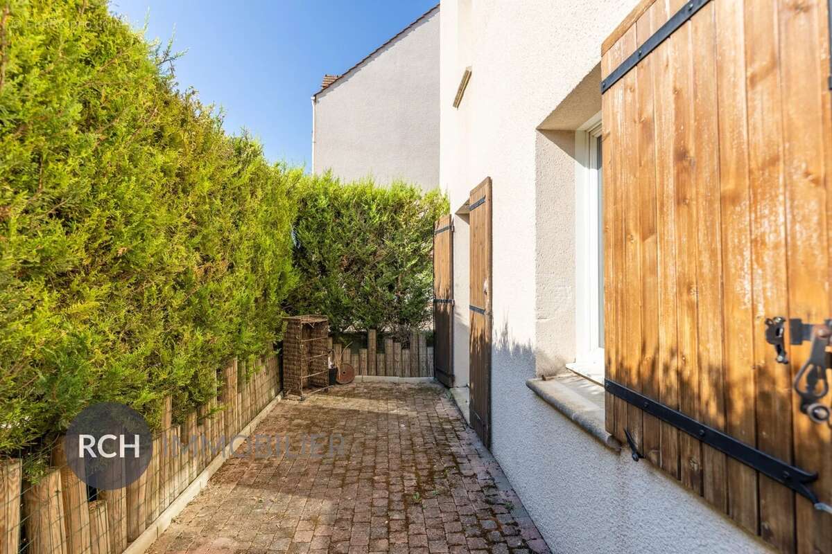 Exclusivité - Proche Beynes - Appartement deux pièces clef en main entièrement rénové - photo 3