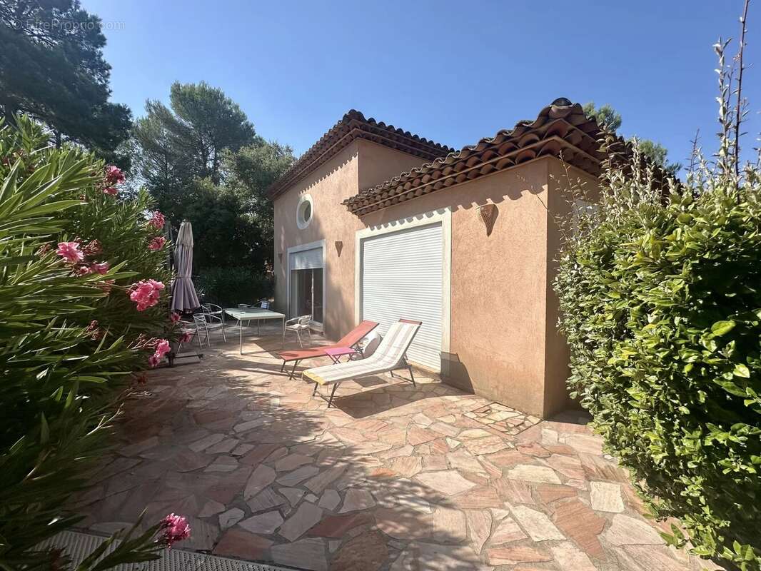 Maison à ROQUEBRUNE-SUR-ARGENS