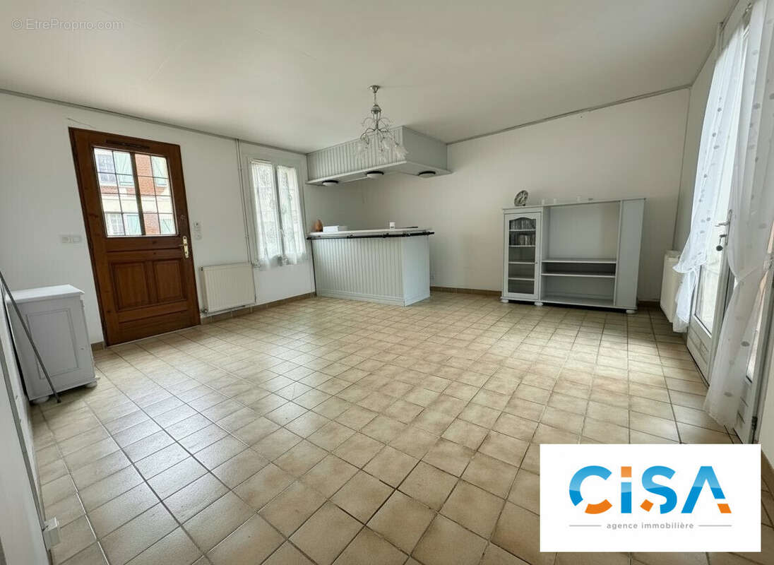 Maison à ESTREES-SAINT-DENIS